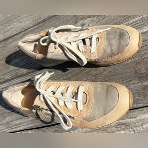 Paul Green Leather Sneaker 
UK Sz 4.5 / US 6.5, but runs large, closer to a 7.